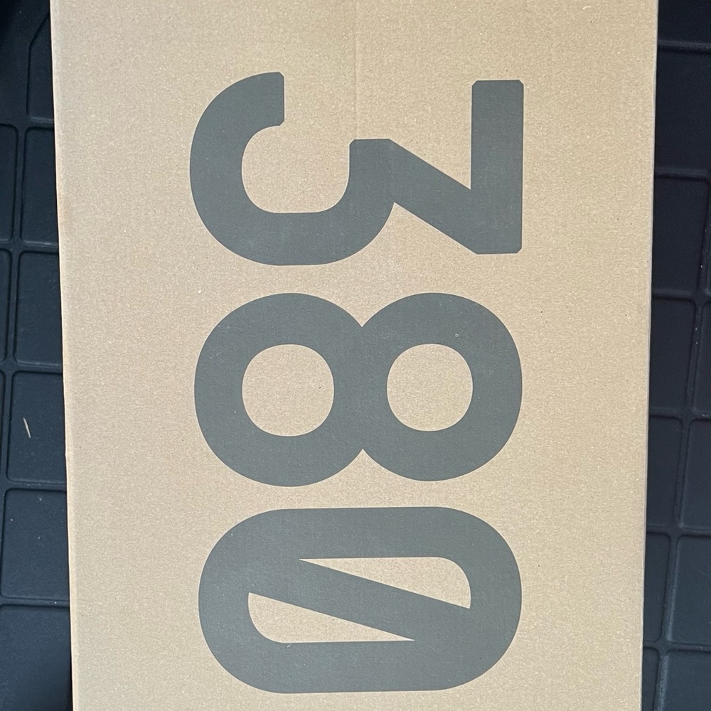 Yeezy 380, mint condition